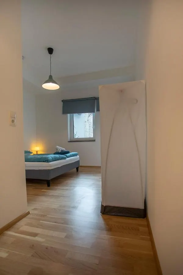 Innsbruck Urban Apartment I No Stairs I 24H Contactless Check-In 0*,