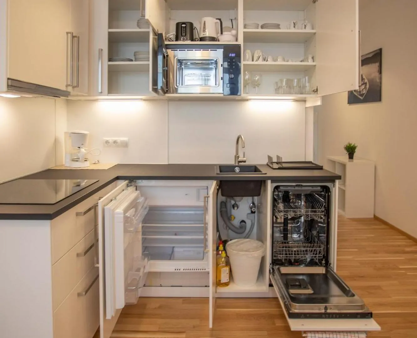 Innsbruck Urban Apartment I No Stairs I 24H Contactless Check-In 0*,  Austria